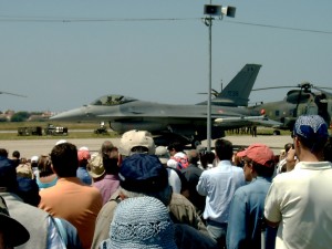 2004.05.30_OpenDay_19.F16