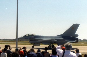 2004.05.30_OpenDay_19.F16_belgio