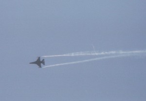 2004.05.30_OpenDay_26.F16_fly