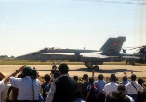 2004.05.30_OpenDay_28.F18_suisse